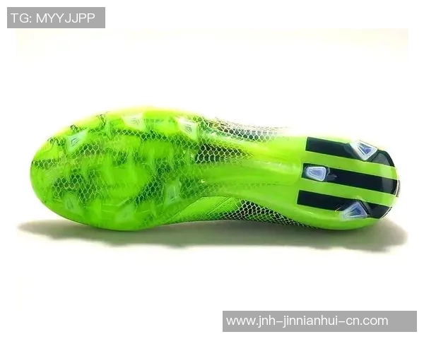 如何根据场地类型和个人需求选择适合的足球鞋